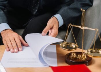 Privare nelegală de libertate: dezincriminarea faptei penale, admiterea contestației la executare, acțiune în despăgubiri | Jurisprudență ÎCCJ