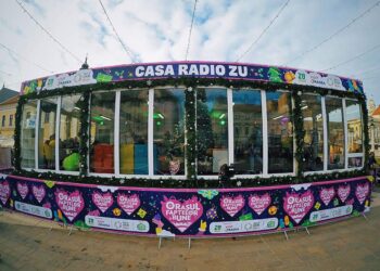 Cine urcă azi pe scena din Piața Unirii