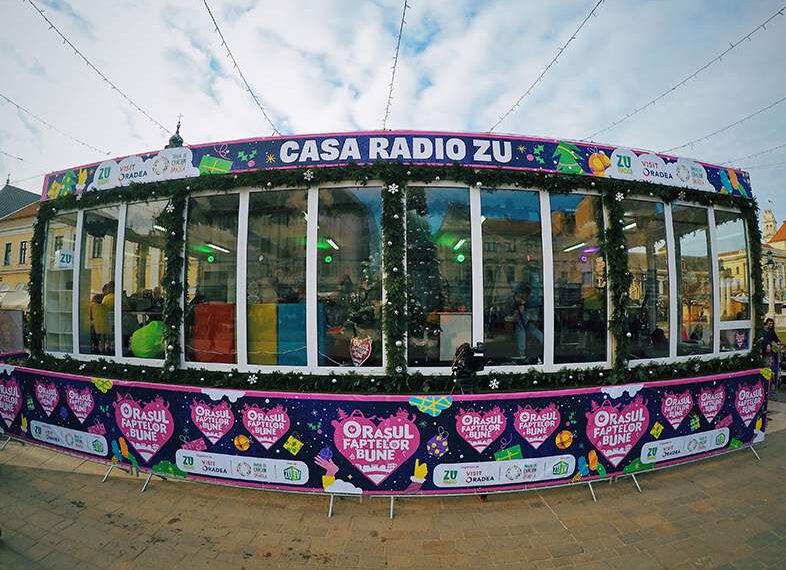 Cine urcă azi pe scena din Piața Unirii