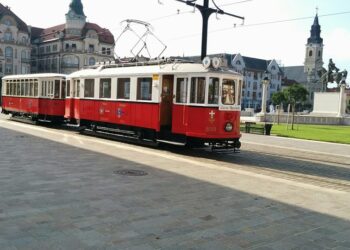 Tramvaiul de epocă circulă din nou prin Oradea. Cât costă un bilet