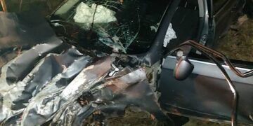 Patru oameni la spital după ce o căruță nesemnalizată a fost spulberată de o mașină în zona Borod