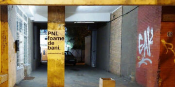 „PNL amendează adevărul„.USR, amendă pentru 30 de locații în care au fost lipite afișe cu înscrisurile „PNL mărește taxele”, „PNL foame de bani” sau „PNL, sluga PSD”