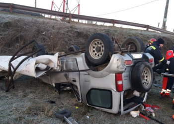 Pompierul Sorin Lup a salvat viața unei femei care s-a răsturnat cu mașina. Bărbatul a fost martor la accident