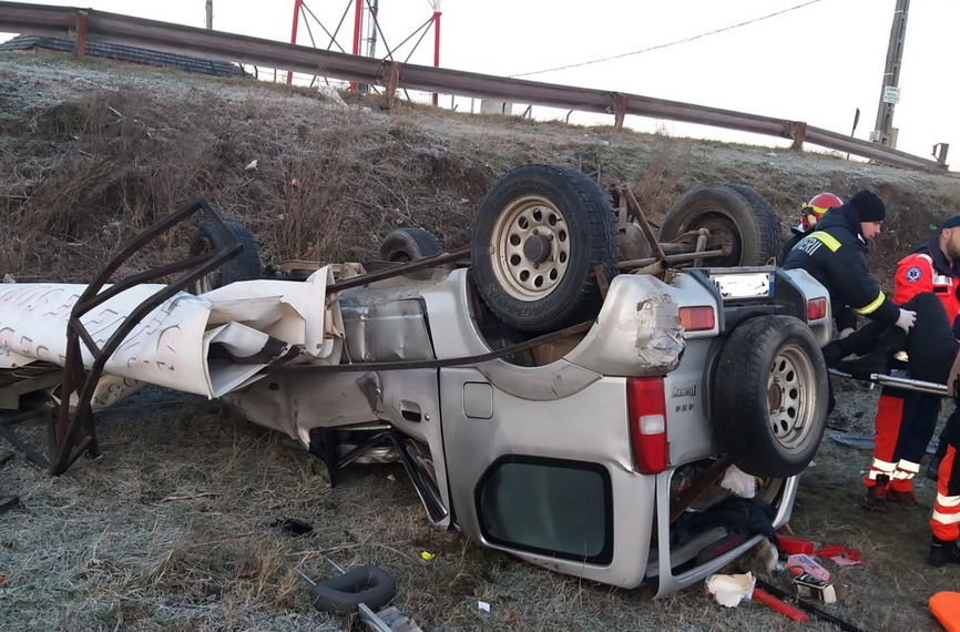 Pompierul Sorin Lup a salvat viața unei femei care s-a răsturnat cu mașina. Bărbatul a fost martor la accident