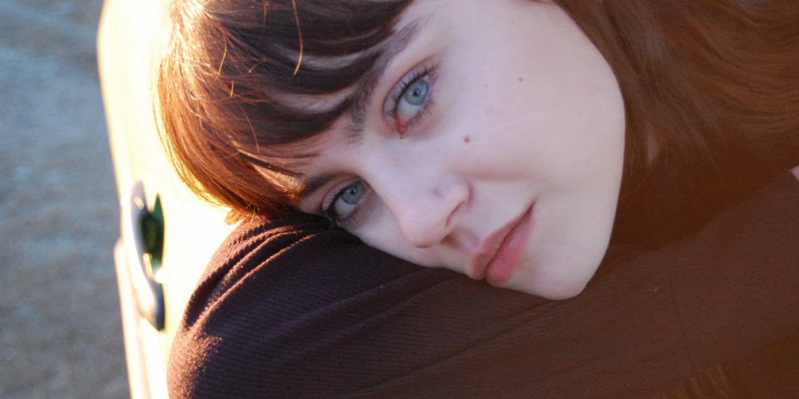 ”Doamne, a scris fata asta o carte superbă. De mult nu am mai citit o poezie care să-mi placă atât de mult: atât de matură, de profundă, de fucking sexy. Perfectă”