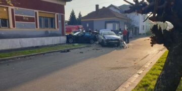 O mașină a intrat într-o casă din apropierea centrului Oradiei