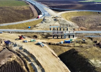 Autostrăzi construite cu „roboți”. Tehnologiile specifice de machine control în proiectele de la Oradea și Chețani