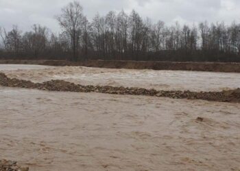 Lucrări de  recalibrare a  albiilor și decolmatare pe 30 de cursuri de apă