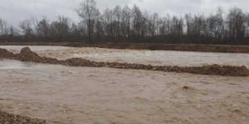 Lucrări de  recalibrare a  albiilor și decolmatare pe 30 de cursuri de apă