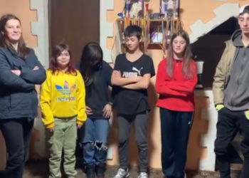 O familie cu 5 copii olimpici din Băița a rămas fără curent. Dorința lor e ca Moș Crăciun să le aducă lumină în casă