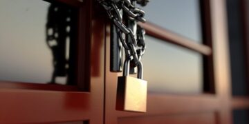 Aproape 500 de firme și-au încetat activitatea în Bihor, în primele 10 luni. Suntem în top 5