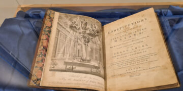 Un exemplar original extrem de rar, la care se raportează francmasonii din întreaga lume, în Templul din Oradea