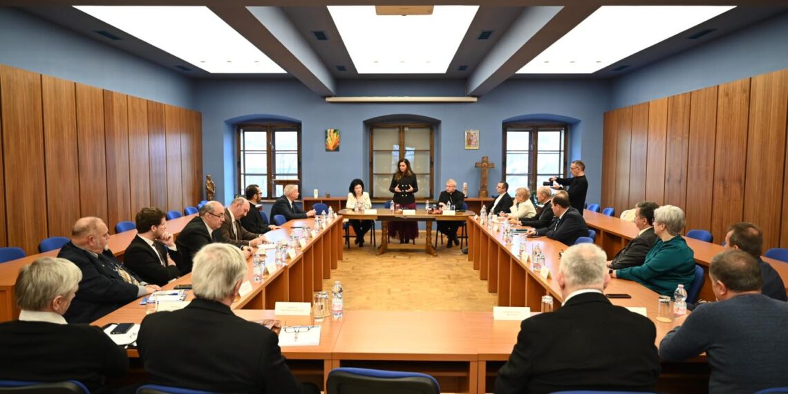 GALERIE. Ce i-au cerut cei mai influenți reprezentanți ai cultelor ministrului Familiei la întâlnirea de la Oradea