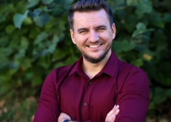 Inginerul care e gata să mediteze gratis 100 de elevi de clasa a XII-a și să-i aducă de la nota 5 la 9 la BAC