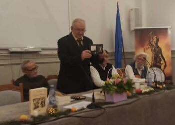 Aur de la cenaclul Baroului Bihor. Poetul Ioan Moldovan a jucat fotbal la „U” Cluj, a lucrat la o fabrică de bomboane, a intrat primul la Filologie la UBB după un eșec, visa să fie regizor de film