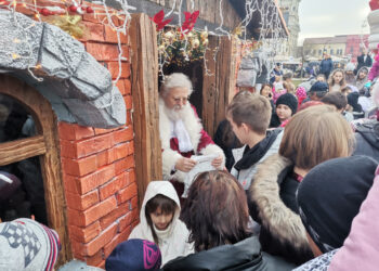 1.200 de pachete cu dulciuri în Târgul de Crăciun Oradea. Chiar Moșul le va împărți