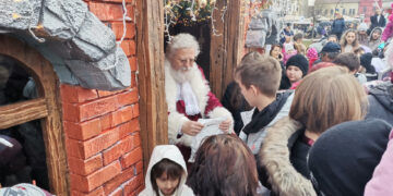 1.200 de pachete cu dulciuri în Târgul de Crăciun Oradea. Chiar Moșul le va împărți