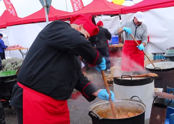 „D’ale porcului” cu o ofertă de își lasă gura apă în parcarea Era Park. Artistul preferat de fostul Președinte Băsescu, în concert