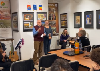 Doi orădeni, colecționari de cărți poștale de Crăciun. Pot fi văzute în expoziție la ”Euro Foto Art”