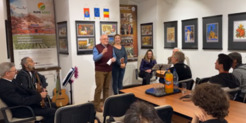 Doi orădeni, colecționari de cărți poștale de Crăciun. Pot fi văzute în expoziție la  ”Euro Foto Art”