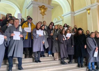 Grefierii din cadrul Judecătoriei Oradea, a Tribunalului Bihor și a Curții de Apel au protestat timp de 2 ore