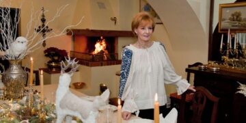 Colindătorii din Bihor în Satul Regal. Majestatea Sa, colindată și de un președinte de Consiliu Județean