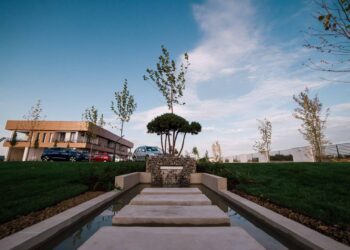 Claudiu Keșeru, gest impresionant pentru o familie cu 8 copii. Le-a pus la dispoziție complexul său de 2 milioane de euro pentru o scurtă vacanță