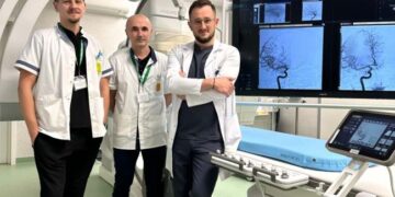 Salvat la Oradea  după un accident vascular cerebral. Intervenție realizată de medici cu supraspecializări la Spitalul Universitar din Strasbourg și la Clermont-Ferrand, în Franța, la Neuroradiologie Intervențională