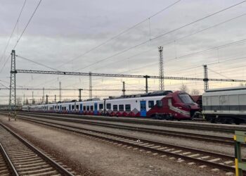 Cum arată primul tren electric cumpărat de România în ultimii 30 de ani, care va circula și pe linia ferată Oradea – Cluj Napoca. Costă 13 milioane de euro