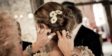 Cele mai spectaculoase coafuri în 2024. Ce coafură să alegem pentru o seară petrecută acasă, cu familia