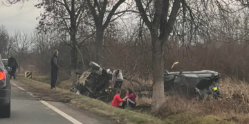 Patru oameni la spital după un accident cu două mașini la Urvind