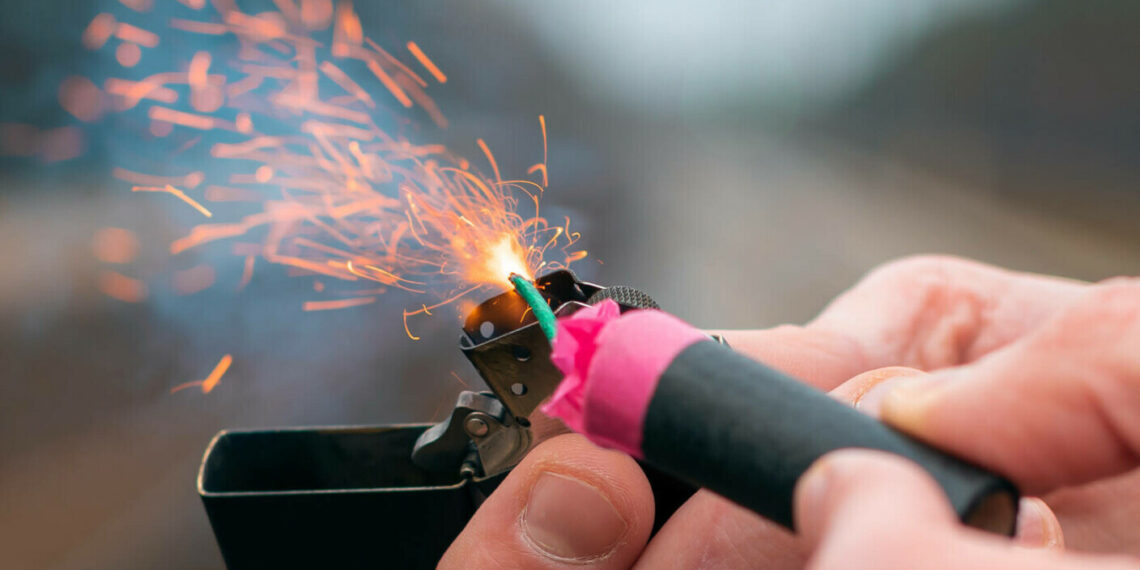 Curtea de Apel Oradea, daune morale de 40.000 euro pentru o tânără orbită parțial de o petardă în noapte de Anul Nou