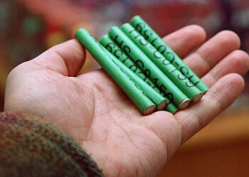 Avocatul Poporului solicită interzicerea utilizării, comercializării, producerii și importului  de articole pirotehnice tip „petarde”