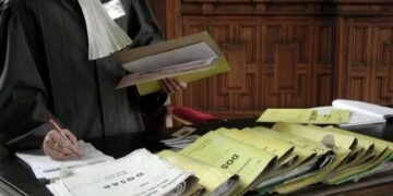 Instanţa învestită cu o cerere de suspendare provizorie a executării este obligată să îşi verifice competenţa