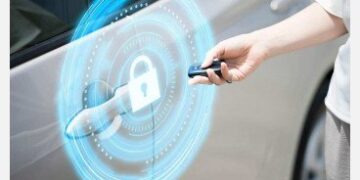 Fapta de furt săvârşită prin folosirea unui dispozitiv improvizat care blochează activarea sistemului de închidere centralizată a uşilor unui autovehicul întruneşte condiţiile de tipicitate ale infracţiunii de furt calificat | Decizia ÎCCJ