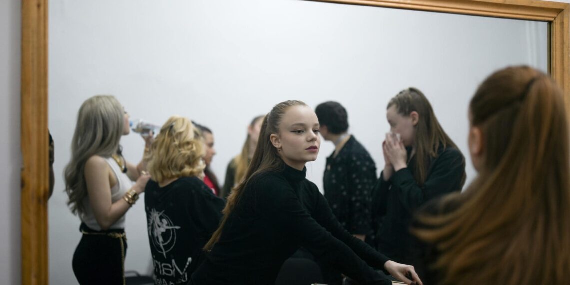 Viața pe poante. Alexandra Marami, orădeanca în rol principal din “Frumoasa și Bestia”:Viața de artististă nu este o muncă ci este cea mai frumoasa variantă de viață. Creativă în sala de dans, pe scenă și în viața de zi cu zi