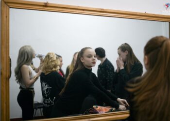 Viața pe poante. Alexandra Marami, orădeanca în rol principal din “Frumoasa și Bestia”:Viața de artististă nu este o muncă ci este cea mai frumoasa variantă de viață. Creativă în sala de dans, pe scenă și în viața de zi cu zi