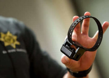 S-a extins lista județelor în care românii care execută pedepse penale sunt monitorizați prin brățări electronice. În Bihor, introduuse în ultima etapă