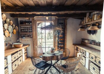 Cele mai frumoase case tradiționale din România scoase la vânzare în care te poți muta mâine. Una e la Bălnaca