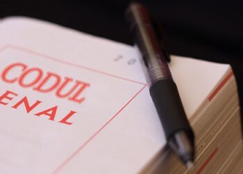 Fapta de sustragere de la executarea măsurii de siguranţă prevăzută în art. 112 lit. d) din Codul penal din 1969 nu realizează condiţiile de tipicitate ale infracţiunii prevăzute de art. 288 alin. (1) din Codul penal