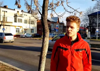 Elevul care a primit nota 2 la purtare pentru că și-a ironizat profesoara va primi daune morale și nota va fi ștearsă