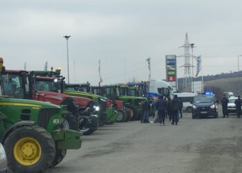 Marșul fermierilor începe azi din Episcopia. „Bravo! Începutul e greu! Bravo! Să ieșim cu toții ! Curaj români! „