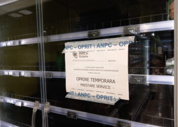 Mucegai, rugină şi depuneri de mâzgă la Selgros Oradea. Zona de produse congelate închisă temporar, amendă 56.000 lei