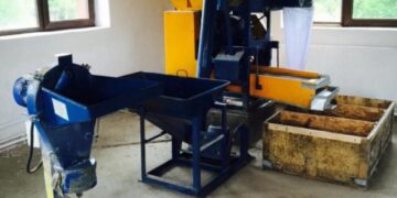 Moarte cumplită. Un salontan de 53 de ani  a murit dupa ce a fost prins într-un utilaj de măcinat porumbul