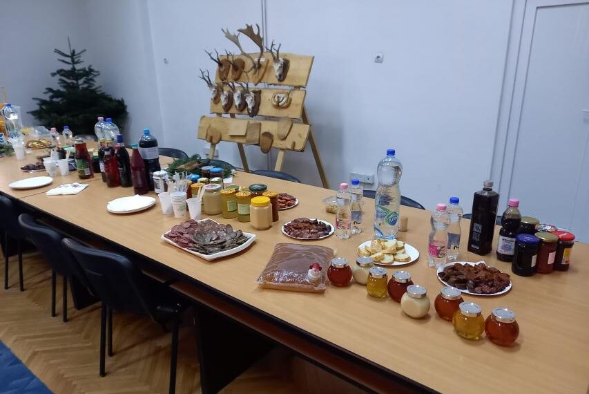 Un fost sudent de la Silvicultură din Oradea deține singura exploatație pentru brazii de Crăciun din Bihor