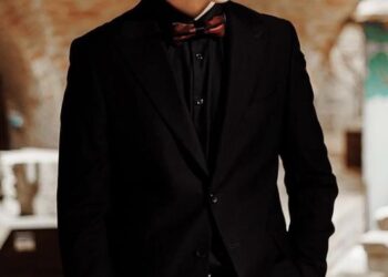 Ion Lianu Popa, admis, la 17 ani,  la Academia Regală de Muzică din Londra, dar și la Conservatorul Universității americane din Cincinnati