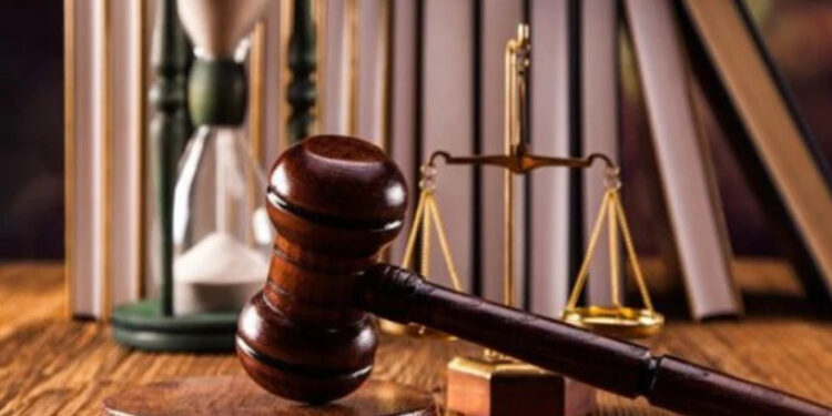 Instanţa care soluţionează pe fond contestaţia în anulare nu poate să reanalizeze care dintre legile penale ce s-au succedat în timp este mai favorabilă