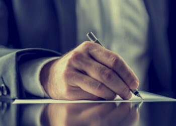 Contract de închiriere: clauză contractuală derogatorie de la dreptul comun | Jurisprudență ÎCCJ