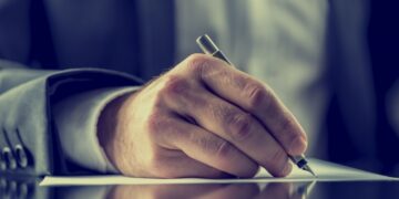 Contract de închiriere: clauză contractuală derogatorie de la dreptul comun | Jurisprudență ÎCCJ