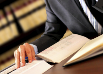 Neexecutarea obligației de a emite dispoziția de restituire a imobilelor preluate în mod abuziv de stat stabilită printr-o hotărâre judecătorească, fapta licită a entității notificate | Jurisprudență ÎCCJ